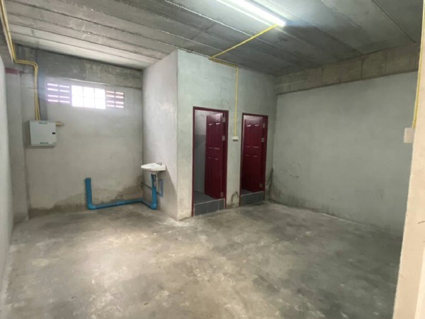 ให้เช่าโรงงานโกดังเดี่ยวเป็นส่วนตัว ขนาด 850 ตร.ม. บริเวณซอยพระยาสุเรนทร์ รามอินทรา 109 รถคอนเทรนเนอร์เข้าได้ ใกล้รถไฟฟ้า,ทางด่วนจตุโชติ,ห้างแฟชั่นไอซ์แลนด์,รพ.นวมินทร์ ถนนรามอินทรา